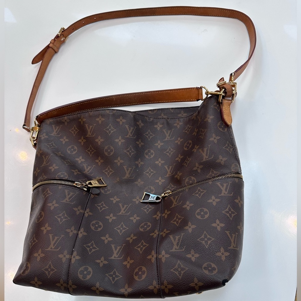 Louis Vuitton - Picture 5 of 15